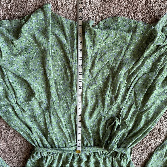 Green belted dress - Picture 7 of 9